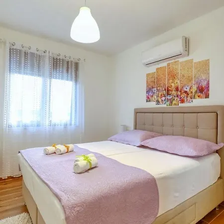 Vakantiehuis Family Friendly House With A Swimming Pool Debeljak, Zadar - 21383 *