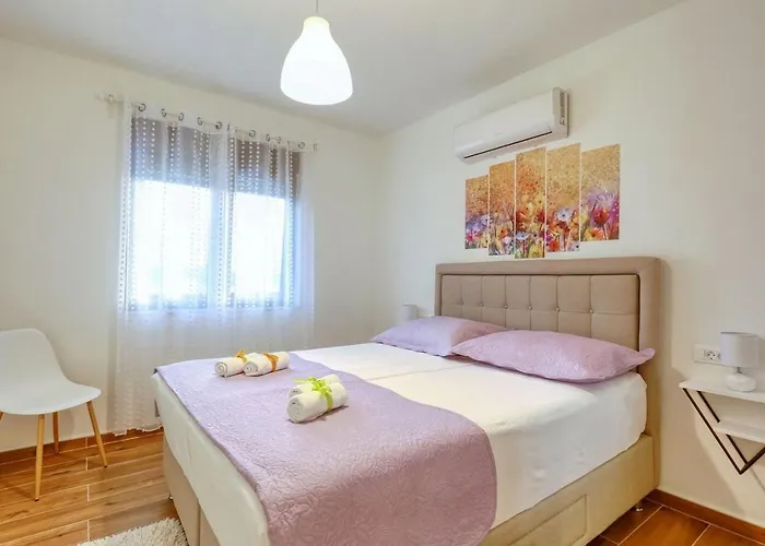 בית נופש Family Friendly House With A Swimming Pool Debeljak, Zadar - 21383 *