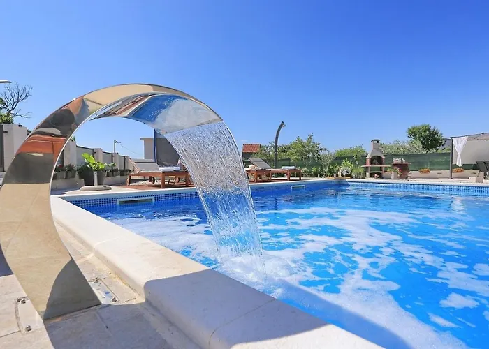 בית נופש Family Friendly House With A Swimming Pool Debeljak, Zadar - 21383 Sukošan
