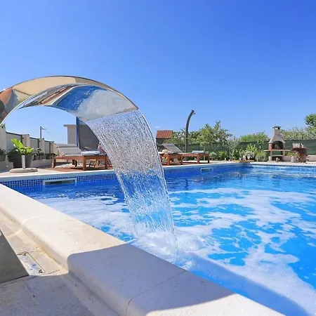 Hébergement de vacances Family Friendly House With A Swimming Pool Debeljak, Zadar - 21383 Sukošan